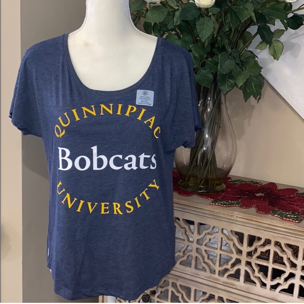 NWT Quinnipiac University T-shirt